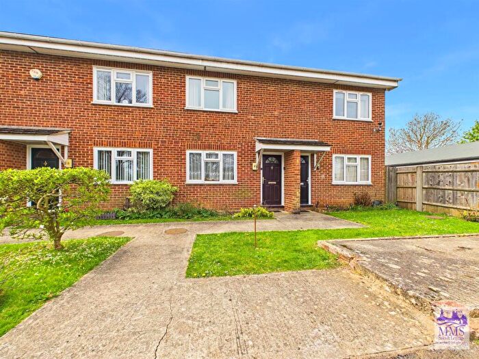 1 Bedroom Maisonette For Sale In Shirley Court, Wallis Avenue Parkwood, Maidstone, ME15
