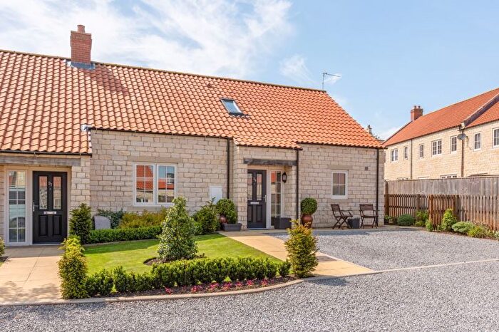 3 Bedroom Semi-Detached House For Sale In Ashwood Close, Helmsley, York, YO62