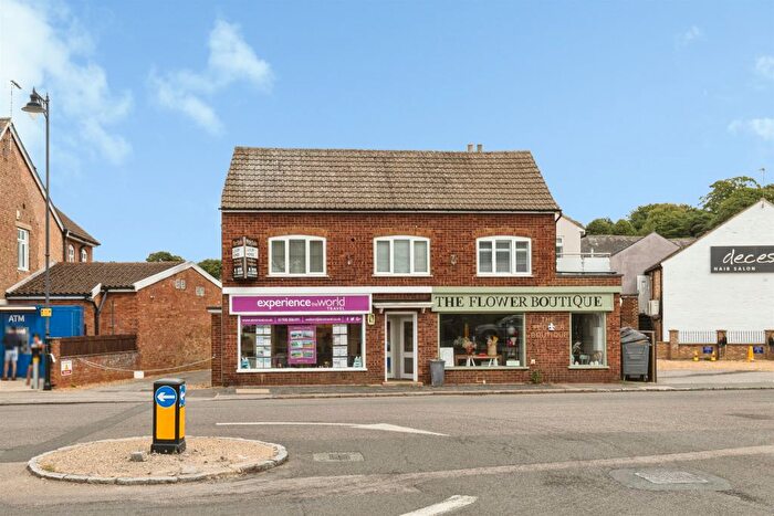 3 Bedroom Flat For Sale In High Street, Woburn Sands, Milton Keynes, MK17