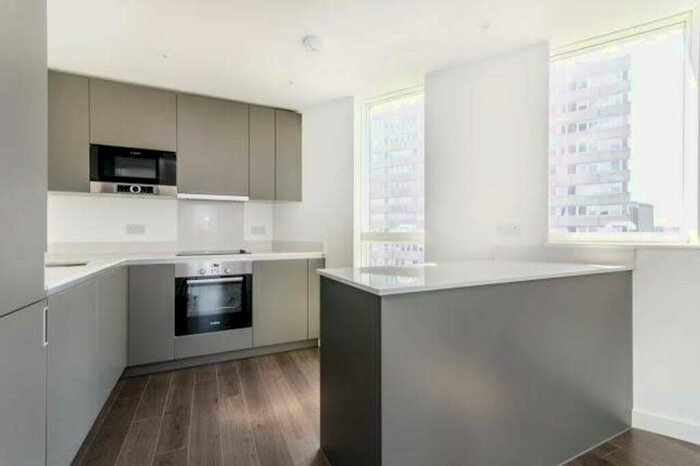 2 Bedroom Flat To Rent In Saffron Central Square, Pinnacle Apartments, CR0