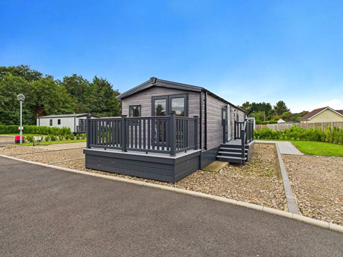 2 Bedroom Mobile/park Home For Sale In Haddiscoe Tavern, The Street, Haddiscoe, Norwich, NR14