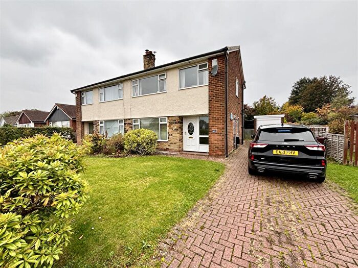 3 Bedroom Semi Detached House For Sale In Lindsay Road, Garforth, Leeds, LS25