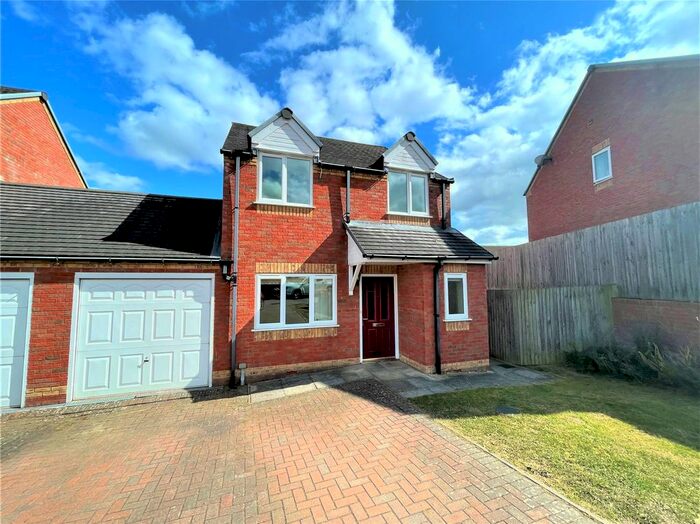 3 Bedroom Link Detached House To Rent In Brynmor Close, Bryn Lane, Newtown, Powys, SY16