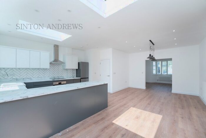 4 Bedroom Terraced House To Rent In Drayton Bridge Road, Hanwell, W7