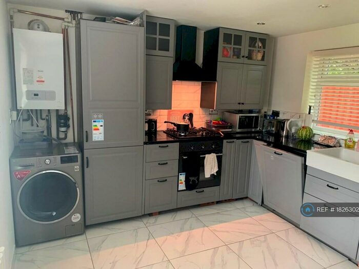 3 Bedroom End Of Terrace House To Rent In Berenger Close, Swindon, SN3