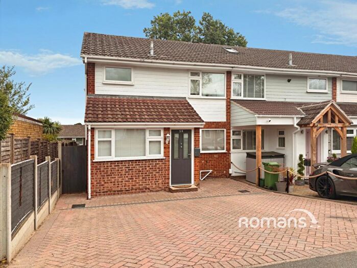 3 Bedroom End Of Terrace House For Sale In Lymington Avenue, Yateley, Hampshire, GU46