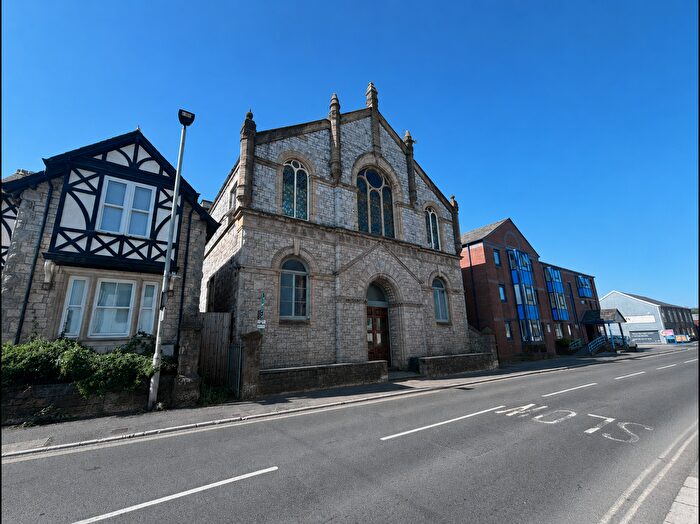 2 Bedroom Flat To Rent In East Street, Newton Abbot, TQ12