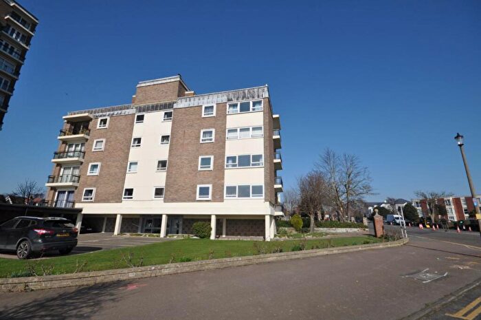 2 Bedroom Flat For Sale In Esplanade, Frinton-on-sea, CO13
