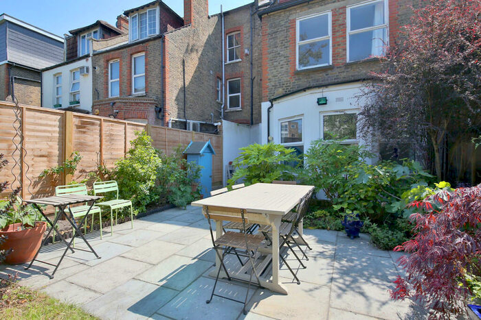 2 Bedroom Apartment To Rent In Northfield Road, London, N16