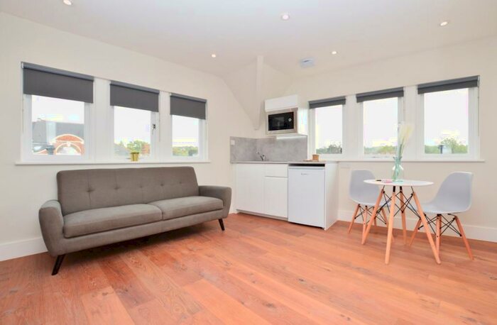 1 Bedroom Apartment To Rent In Finchley Road, Golders Green, NW11