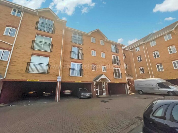 2 Bedroom Flat To Rent In Timber Court, Grays, RM17