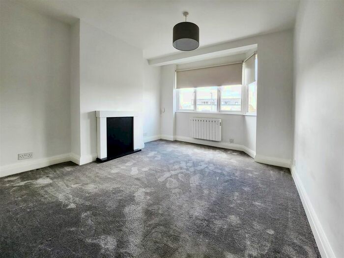 2 Bedroom Flat To Rent In Central Gardens, Morden, SM4