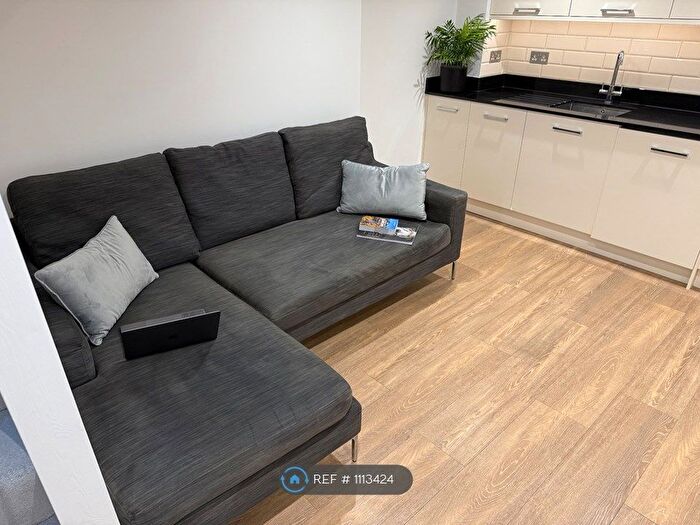 1 Bedroom Flat To Rent In Longfield Street, Southfields, SW18