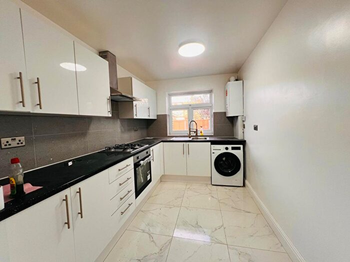 6 Bedroom Terraced House To Rent In Glenny Road, Barking, IG11