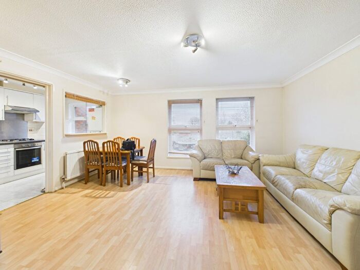 2 Bedroom Flat To Rent In Fountain Gardens, Windsor, Berkshire, SL4