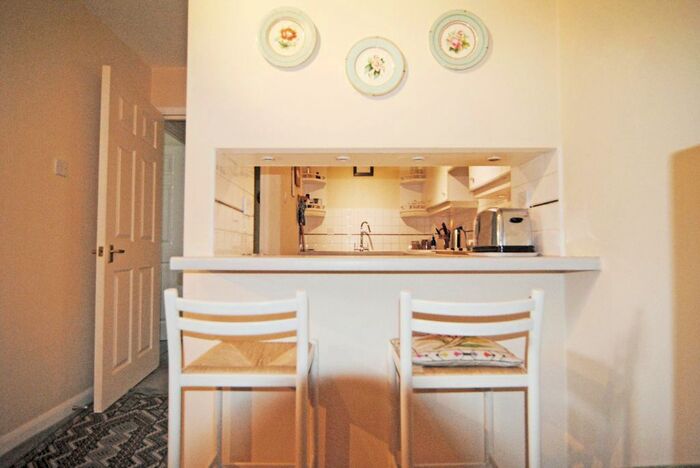 2 Bedroom Flat To Rent In Marksbury Avenue, Richmond, Uk, TW9