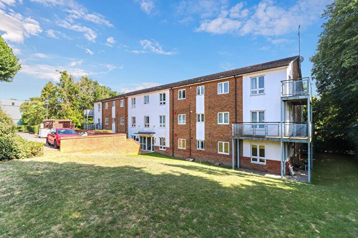 2 Bedroom Flat For Sale In Rickmansworth Road, Metropolitan Place, WD18