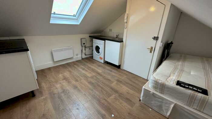 Studio To Rent In Seven Sisters Road, Holloway, N7