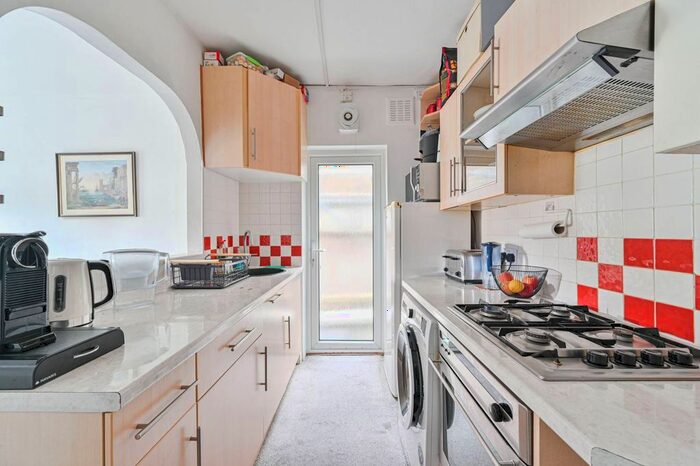 2 Bedroom Flat To Rent In Dunstans Road, East Dulwich, London, SE22