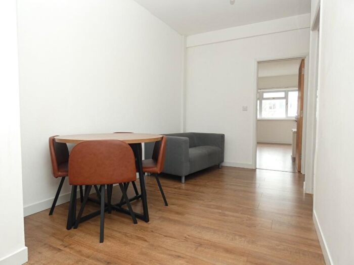 3 Bedroom Flat To Rent In Upper Bridge Street, Canterbury, Kent, CT1