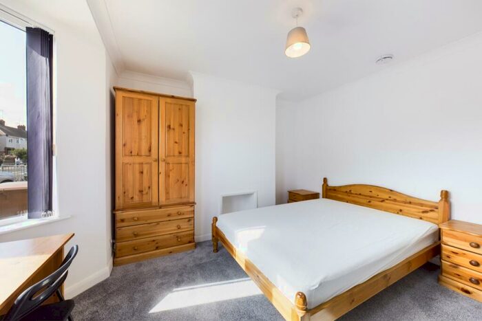 6 Bedroom House To Rent In Rothersthorpe Road, Far Cotton, Northampton, NN4