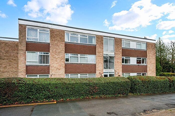 2 Bedroom Flat For Sale In Wray Common Road, Reigate, RH2