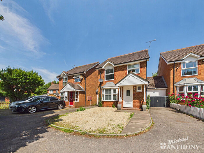 3 Bedroom Detached House For Sale In Pope Way, Aylesbury, HP21
