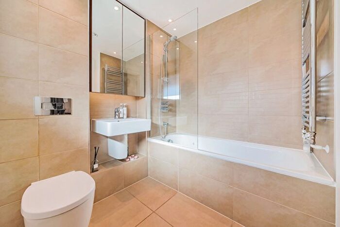 1 Bedroom Flat For Sale In Bradley Road, Clapham, London, SW4