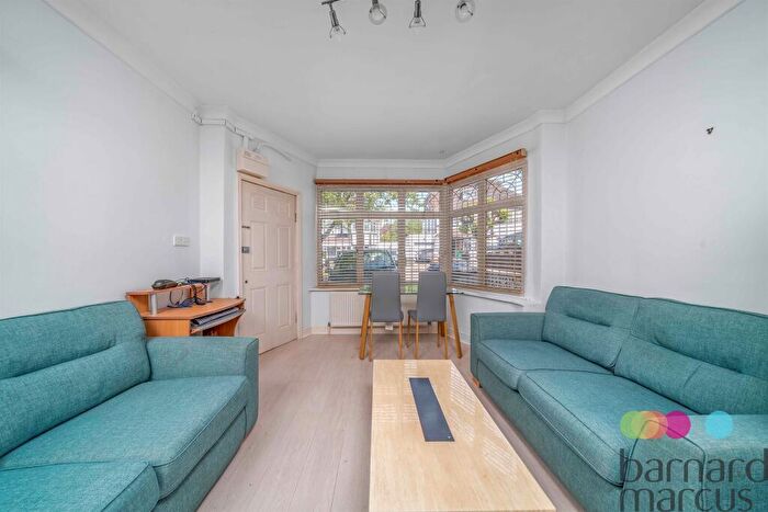 2 Bedroom Flat For Sale In Faber Gardens, London, NW4