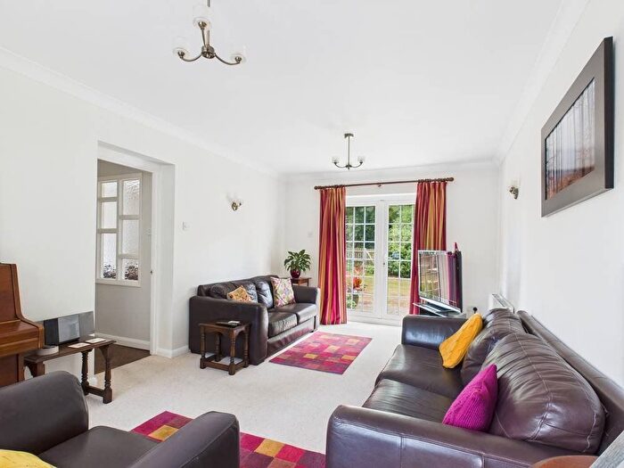 4 Bedroom Chalet For Sale In High Street, Wraysbury, Berkshire, TW19