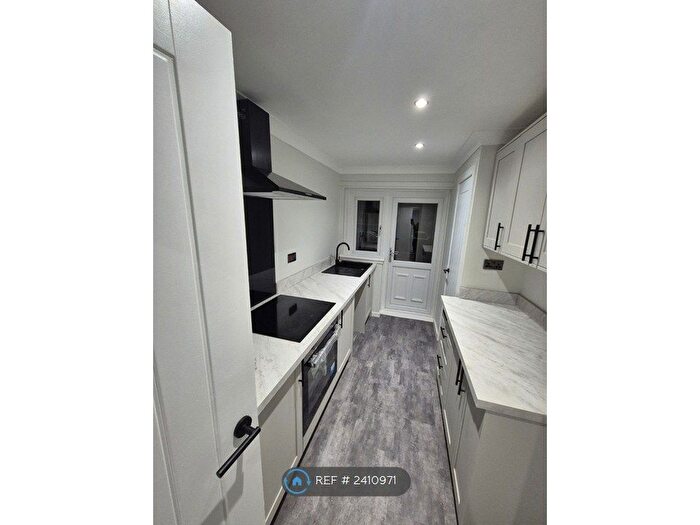 2 Bedroom Flat To Rent In Carron Place, Glasgow, G22