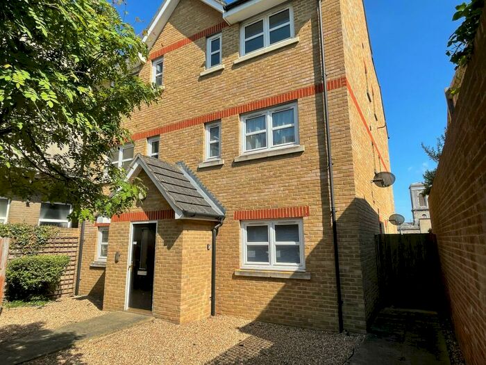 1 Bedroom Flat To Rent In Manor Road, Chatham, ME4