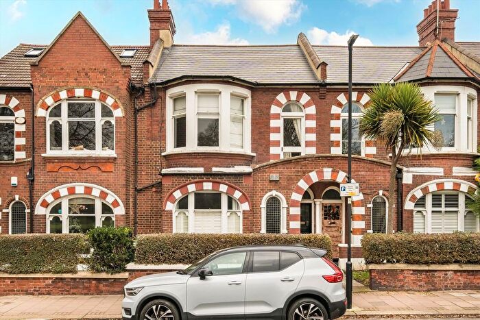 2 Bedroom Flat For Sale In Emmanuel Road, Balham, SW12