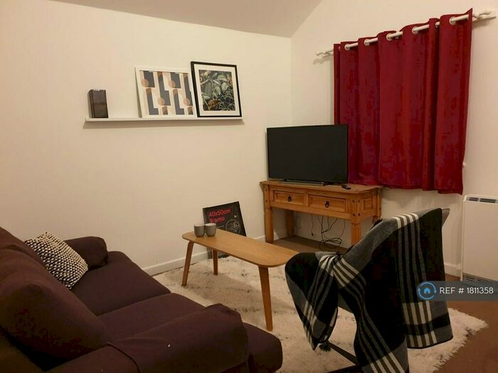 2 Bedroom Flat To Rent In Florey Chain House, Headington, Oxford, OX3