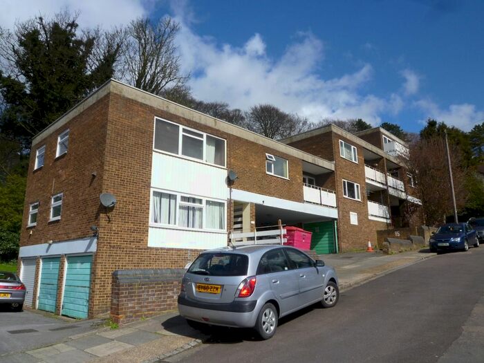 3 Bedroom Flat To Rent In Havelock Rise, Luton LU2