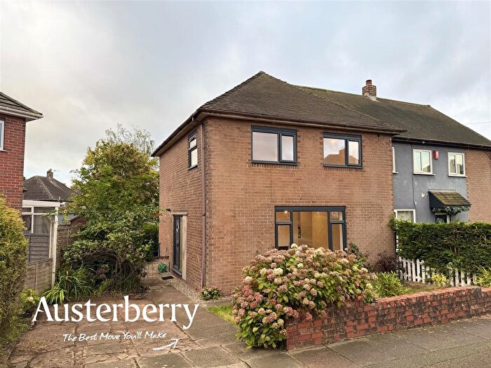 3 Bedroom Semi-detached House For Sale In Moffat Grove, Bentilee, Stoke-On-Trent, ST2