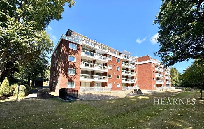 2 Bedroom Apartment For Sale In Branksome Wood Road, Bournemouth, BH4