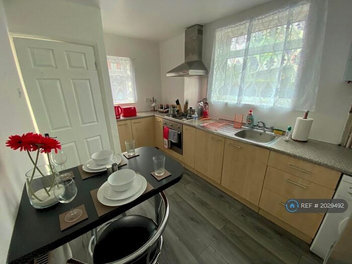 2 Bedroom Semi-Detached House To Rent In Greyshiels Avenue, Leeds, LS6