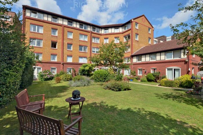 1 Bedroom Flat To Rent In Fairview Court, Kingston Upon Thames, KT2