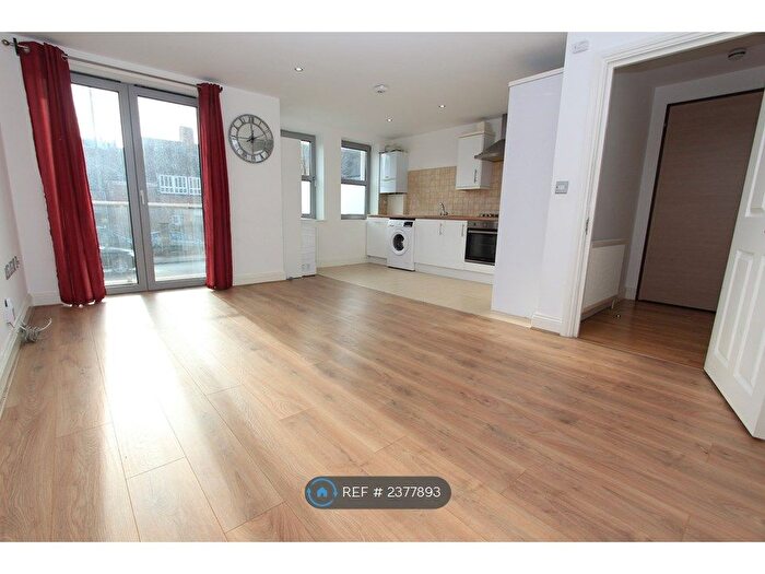 2 Bedroom Flat To Rent In Finchley Lane, London, NW4