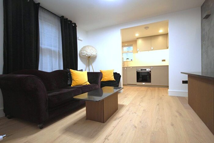 2 Bedroom Maisonette To Rent In Willow Vale, London, W12