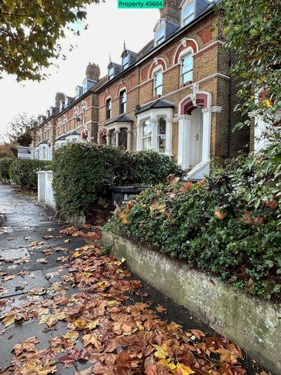 2 Bedroom Flat To Rent In Pepys Road, London, SE14