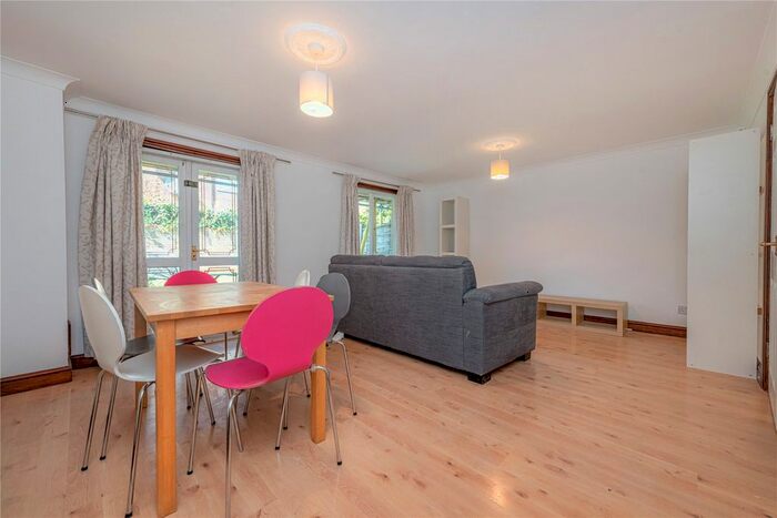 2 Bedroom Flat To Rent In Orchard Close, London, W10
