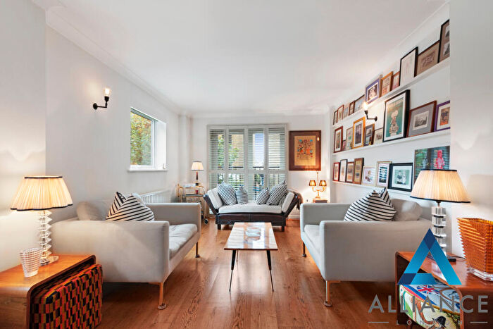 2 Bedroom Apartment For Sale In Lamb Court, Narrow Street, Limehouse, London, E14