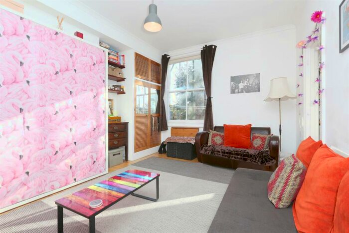 Flat To Rent In Evering Road, Stoke Newington, N16