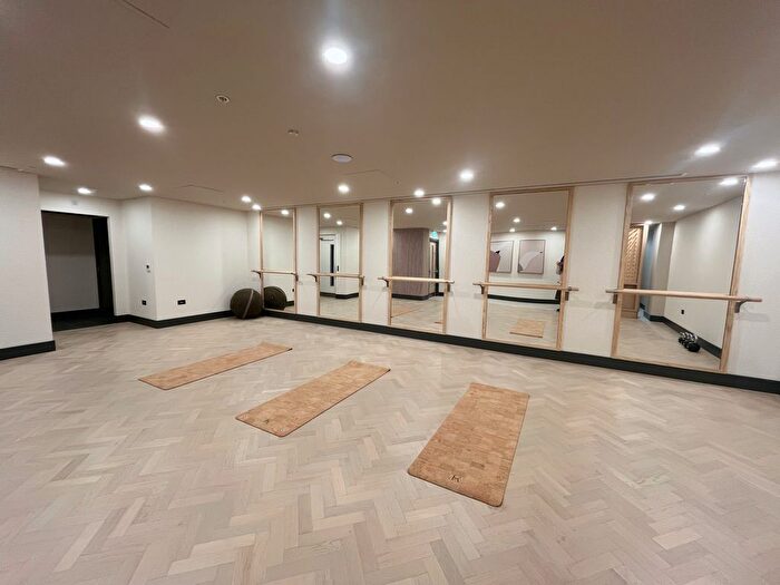 3 Bedroom Flat To Rent In The Hyde, London, NW9