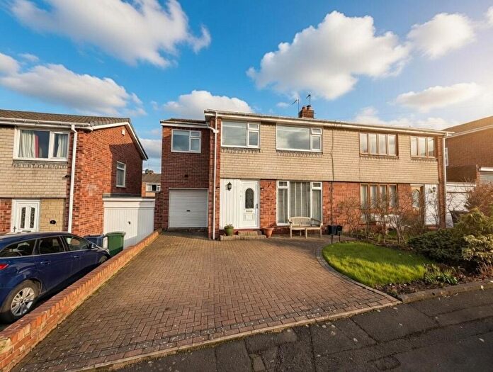 4 Bedroom Semi Detached House For Sale In Holburn Close, Ryton, NE40