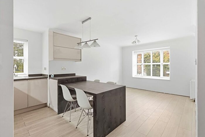 2 Bedroom Flat For Sale In Cedar Road, Shrub Court, SM2