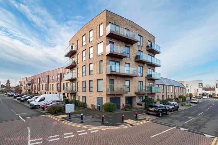 1 Bedroom Flat To Rent In Otter Drive, Carshalton, SM5