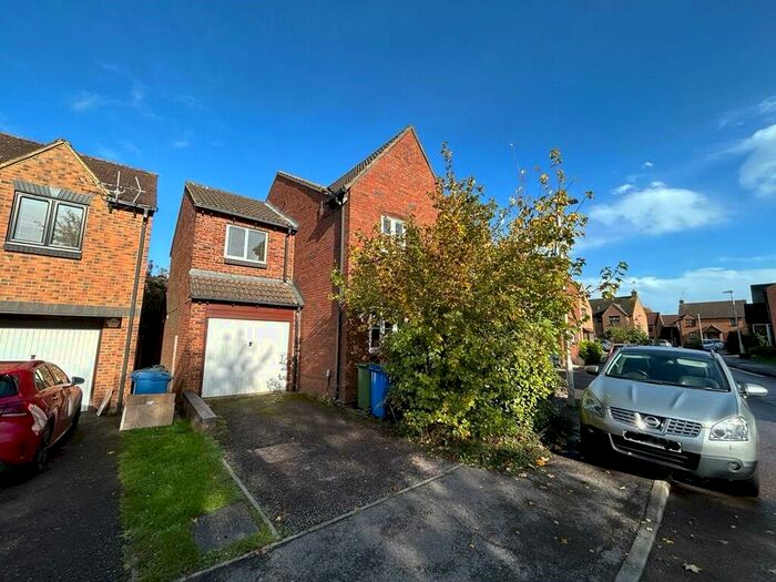 3 Bedroom Semi-Detached House To Rent In Coney Grange, Warfield, Berkshire, RG42